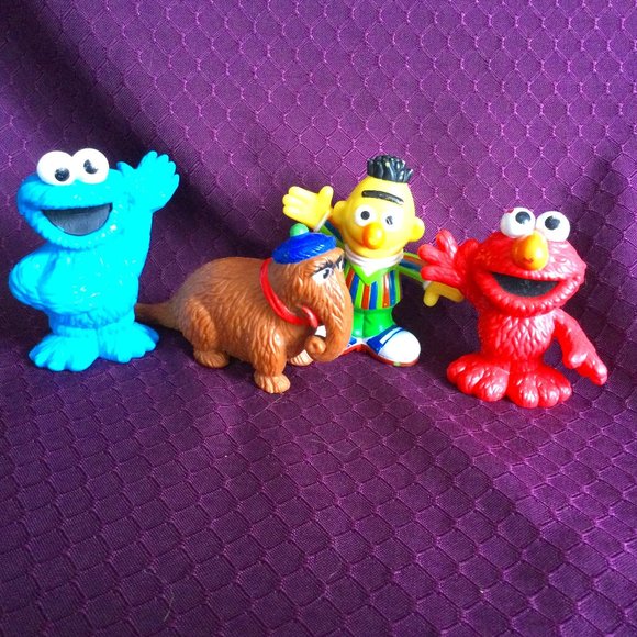 Lot 4 Sesame Street Figures 2010 Hasbro Elmo Bert Cookie Snuffleupagous - Picture 1 of 6